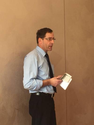 Ludger Diekmann erffnete als Vorstandsmitglied der CDU Ortsunion Vorhelm die gut besuchte Infoveranstaltung